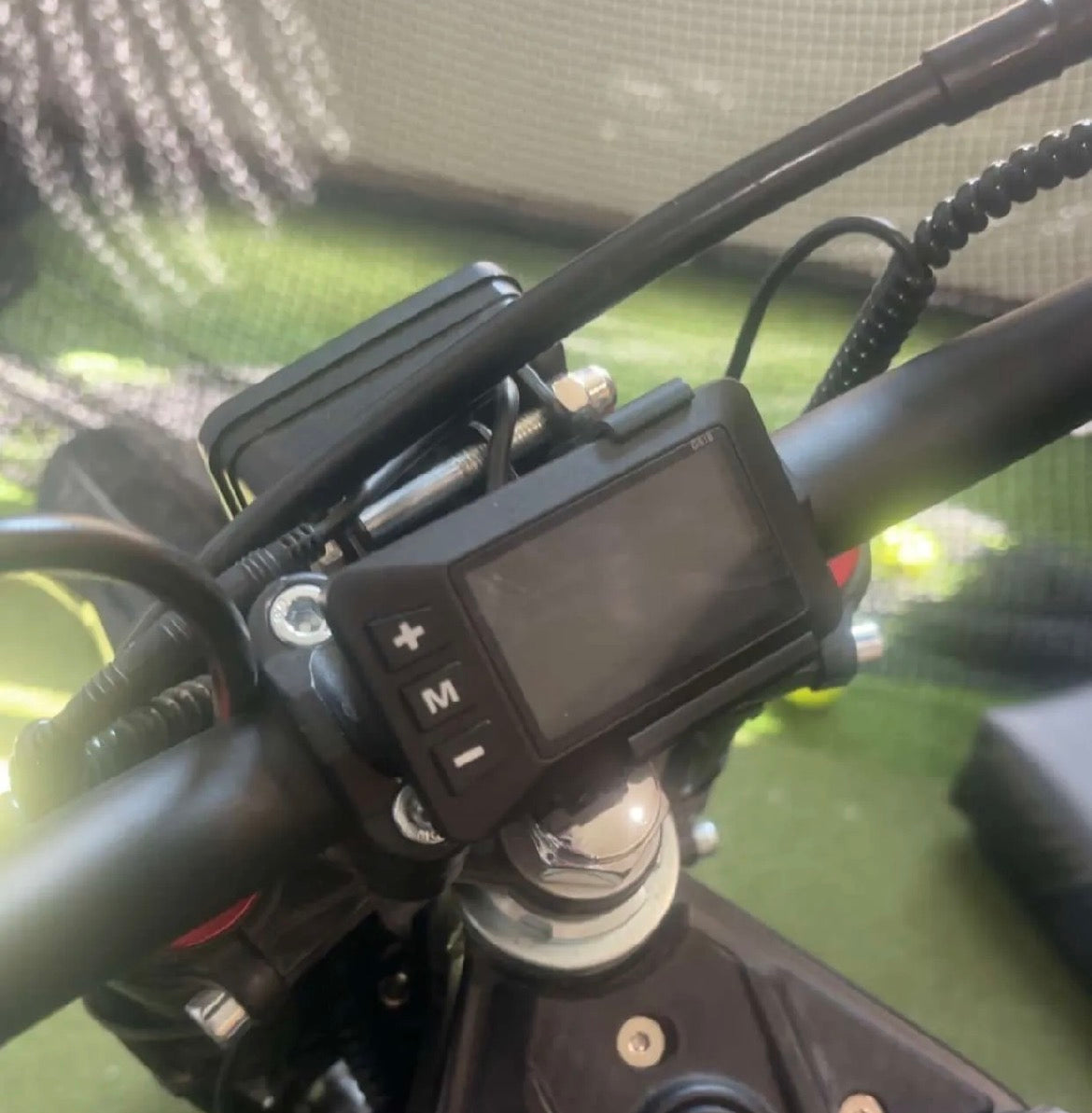 Yozma in10/in10 pro middle mount display